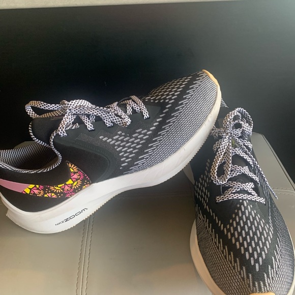 Nike Women’s Zoom running shoe - Picture 3 of 3